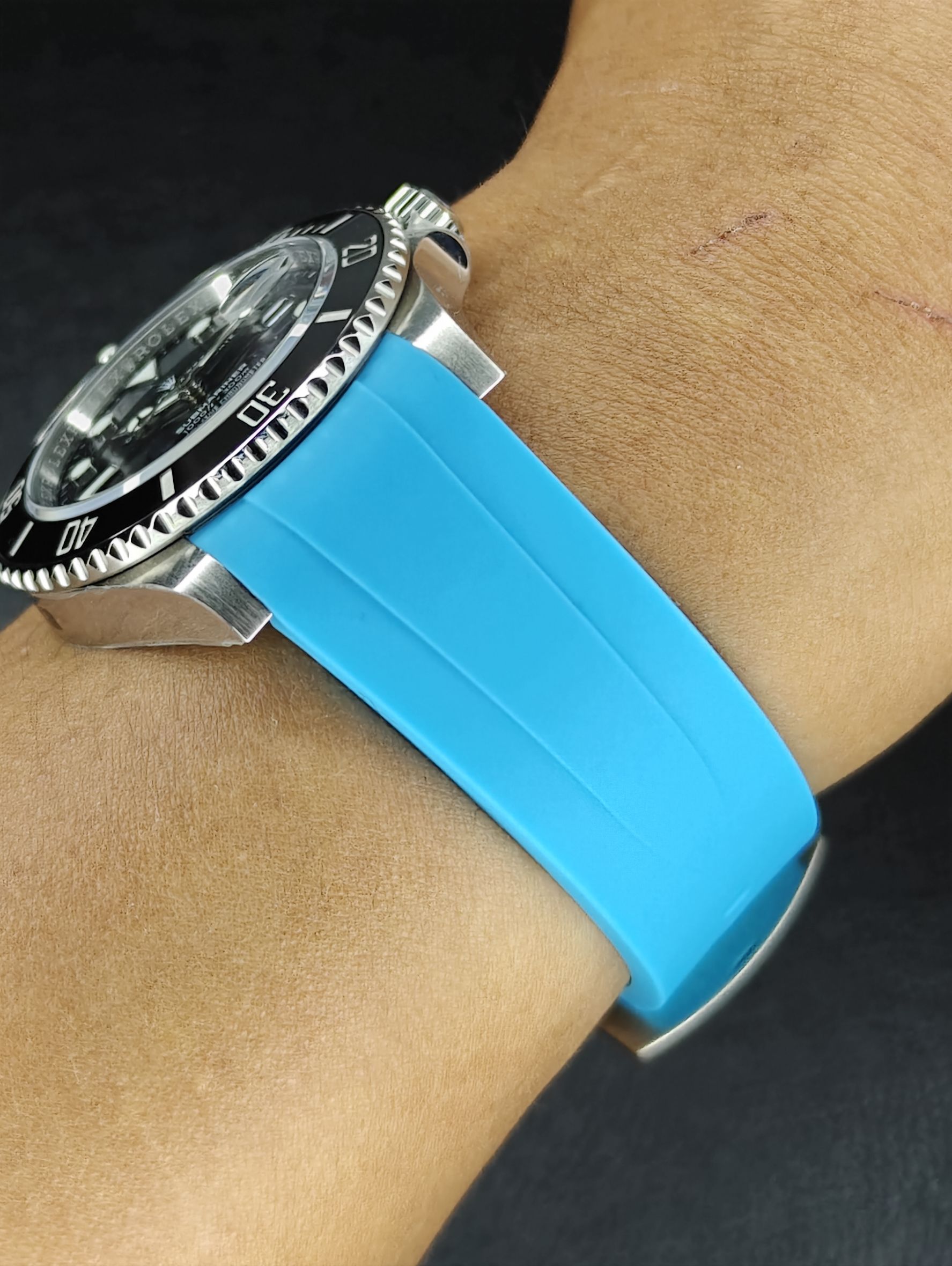 Tempomat Blue Curved End Rubber for Sub41mm - Image 10