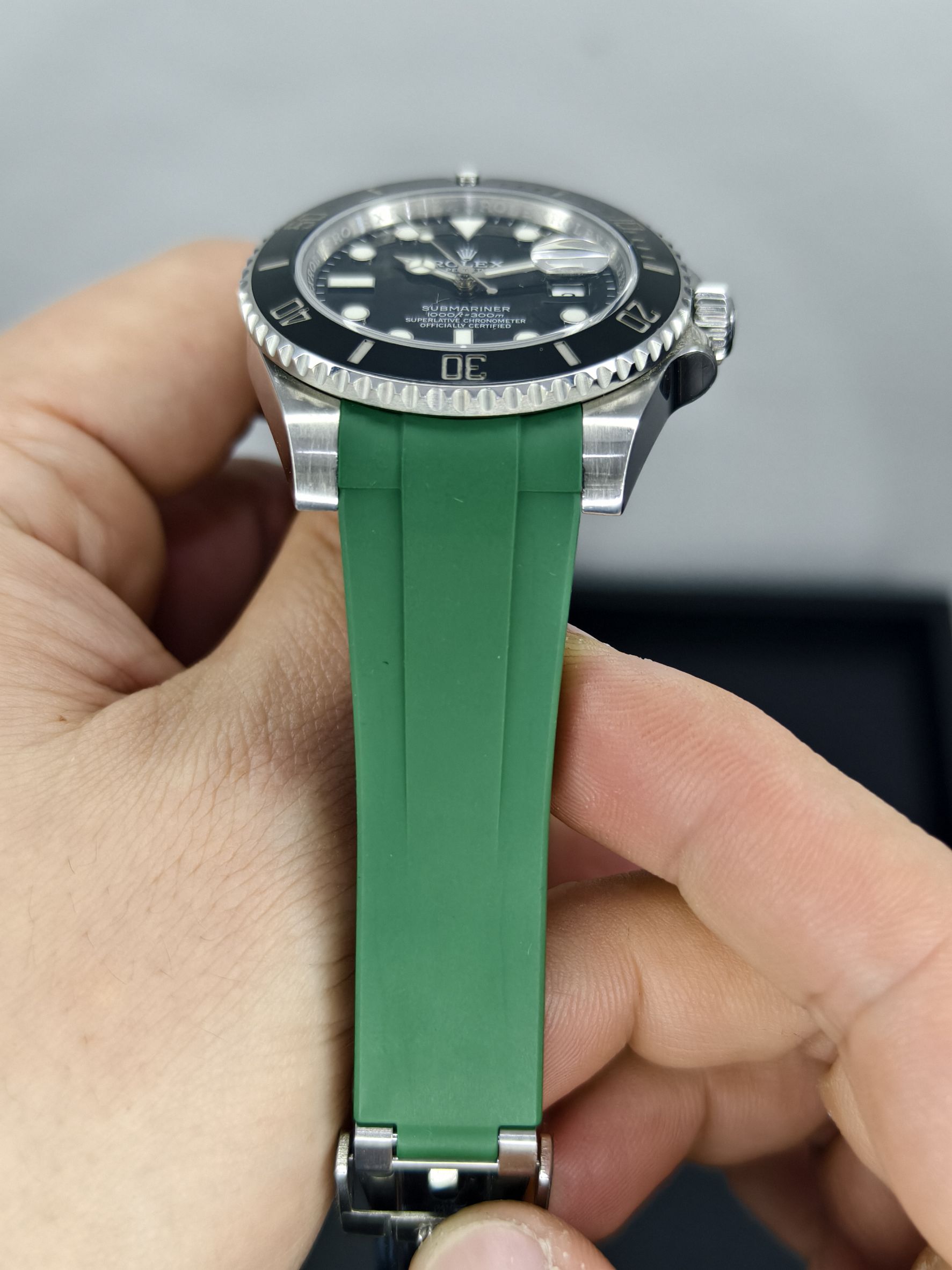 Green FKM U-Shape Rubber with Guide Lock Buckle for Rolex Sport 20mm - Image 7