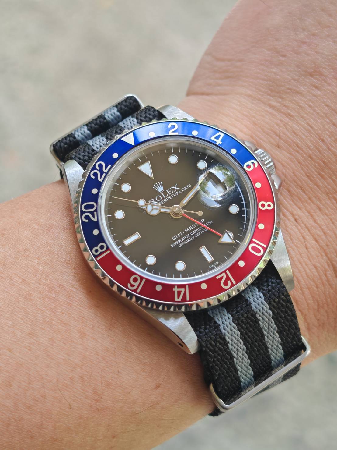 สายนาโต้ Premium Black and Grey Jamebonds Nylon Strap - Image 2