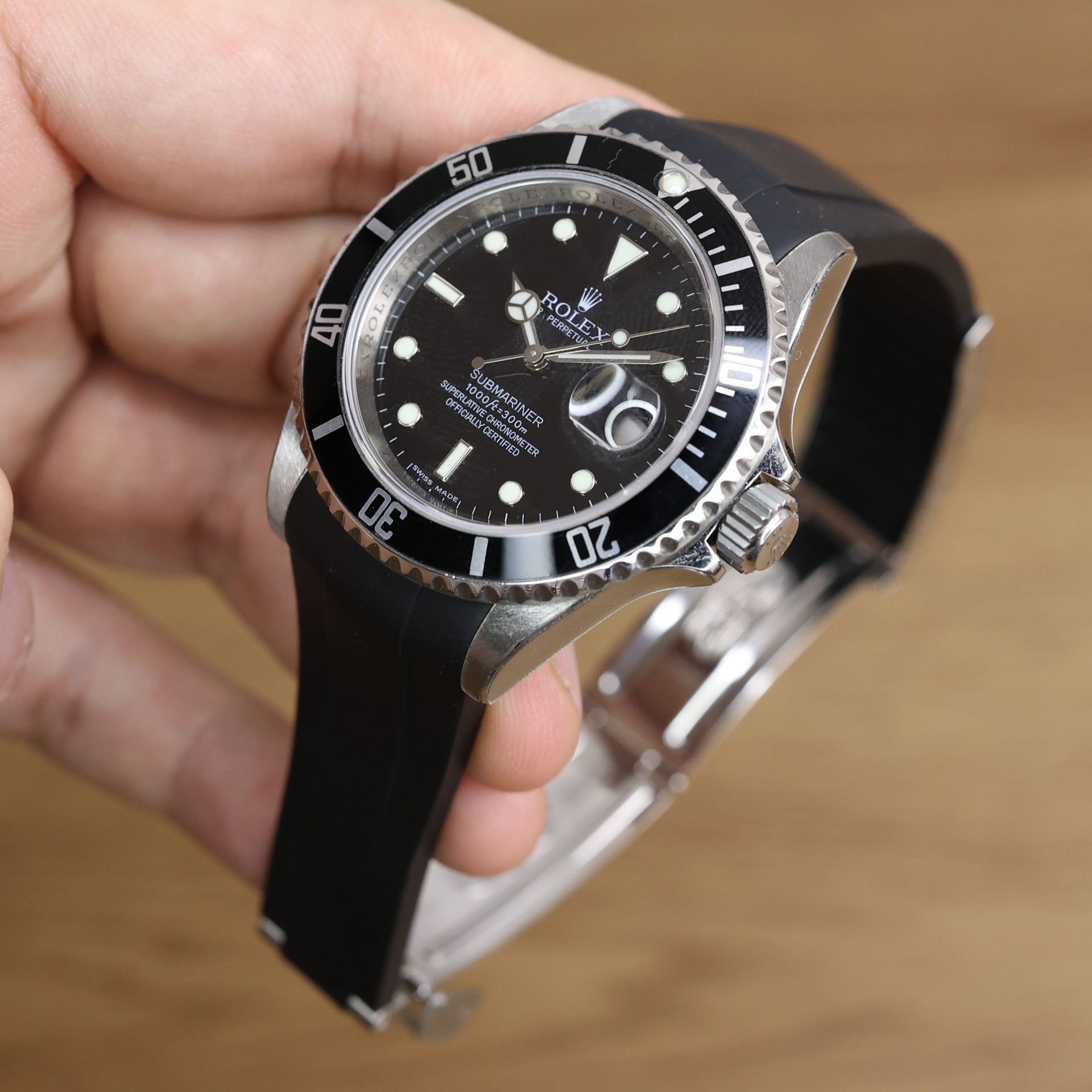Rubber B Jet Black Curved End Rubber for Submariner 40mm (Non Ceramic) and Ceramic 40mm with Oyster Clasp - Image 9