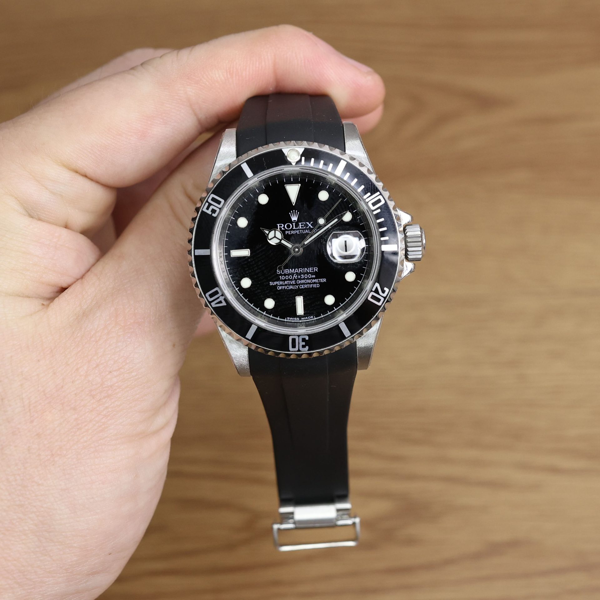 Rubber B Jet Black Curved End Rubber for Submariner 40mm (Non Ceramic) and Ceramic 40mm with Oyster Clasp - Image 10