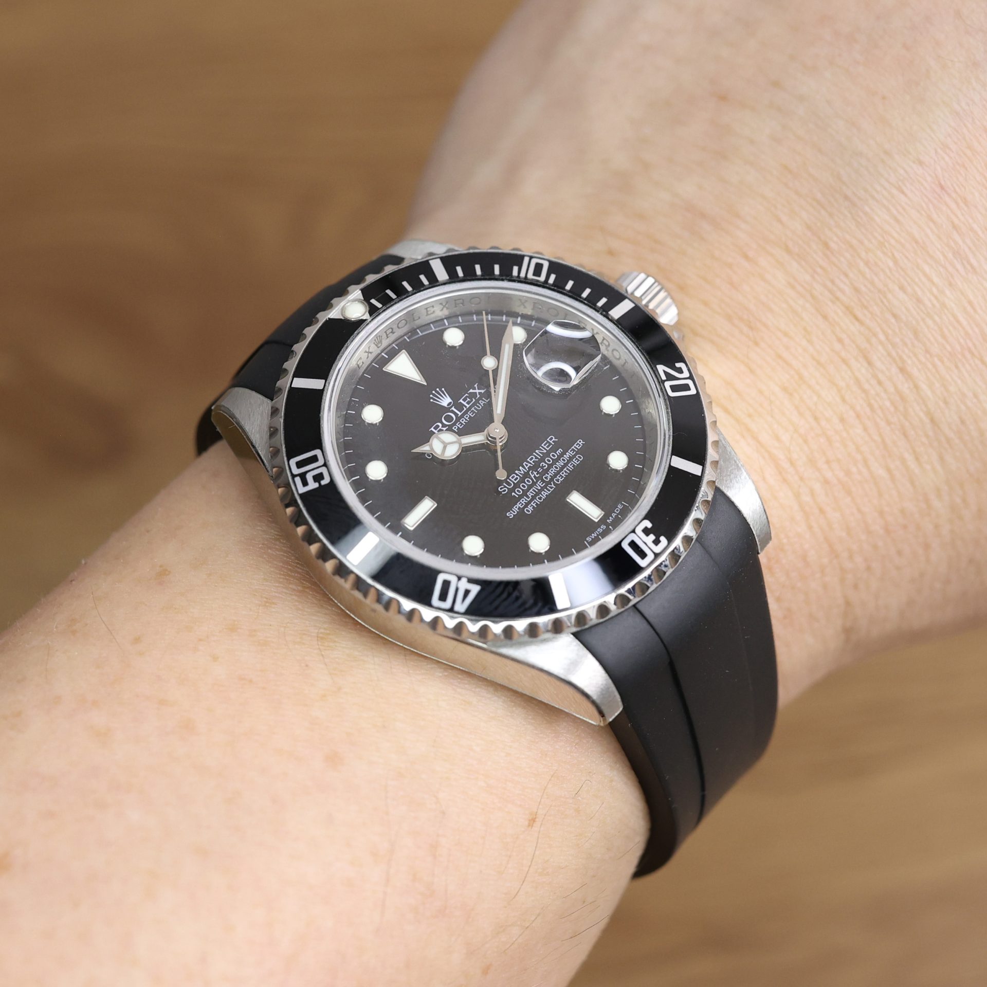 Rubber B Jet Black Curved End Rubber for Submariner 40mm (Non Ceramic) and Ceramic 40mm with Oyster Clasp - Image 11