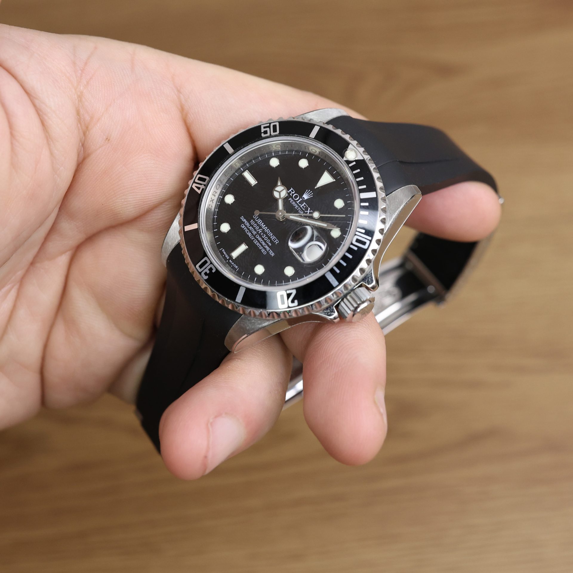 Rubber B Jet Black Curved End Rubber for Submariner 40mm (Non Ceramic) and Ceramic 40mm with Oyster Clasp - Image 12