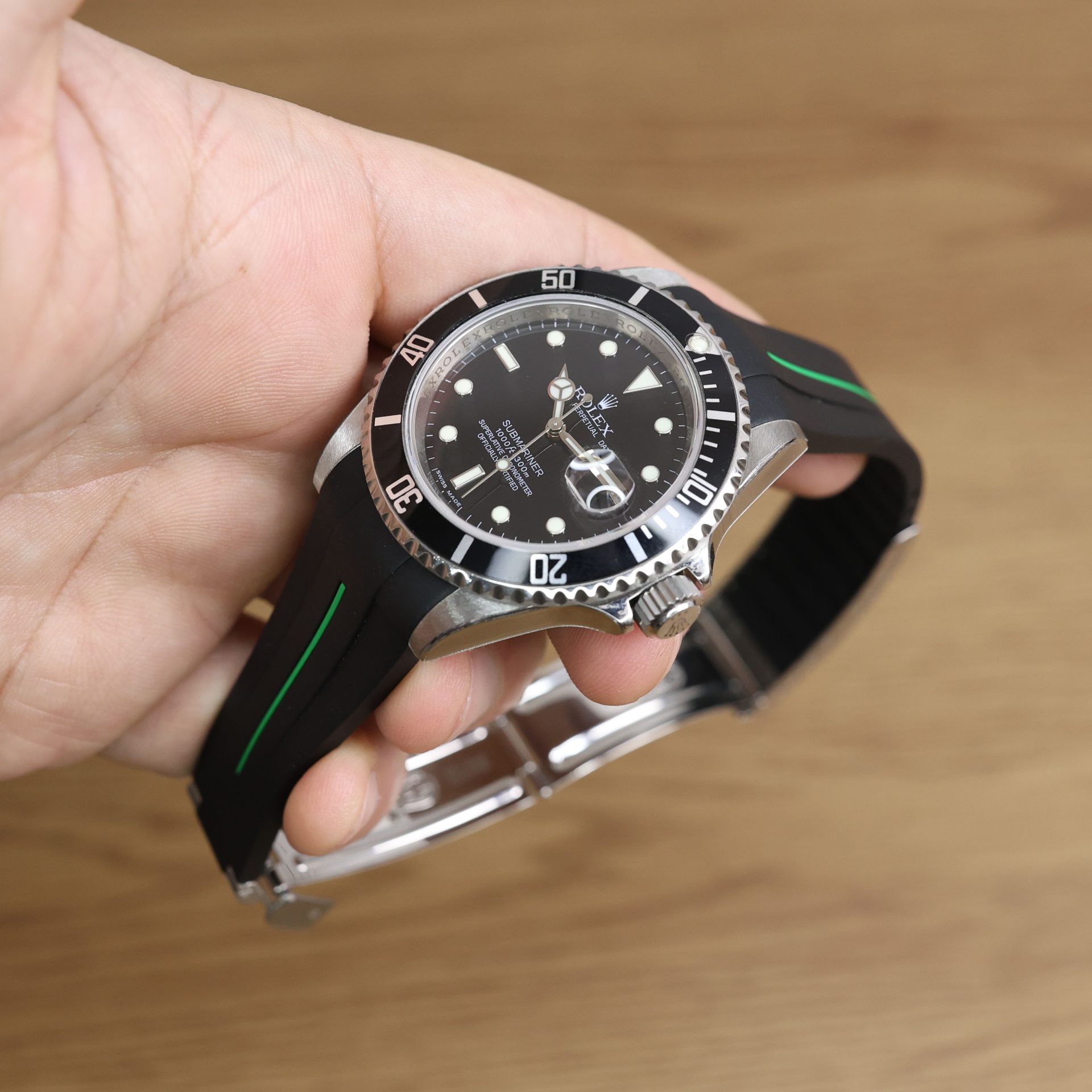 Rubber B VulChromatic® Jet Black/Forest Green Curved End Rubber for Submariner 40mm (Non Ceramic) and Ceramic 40mm with Oyster Clasp - Image 6