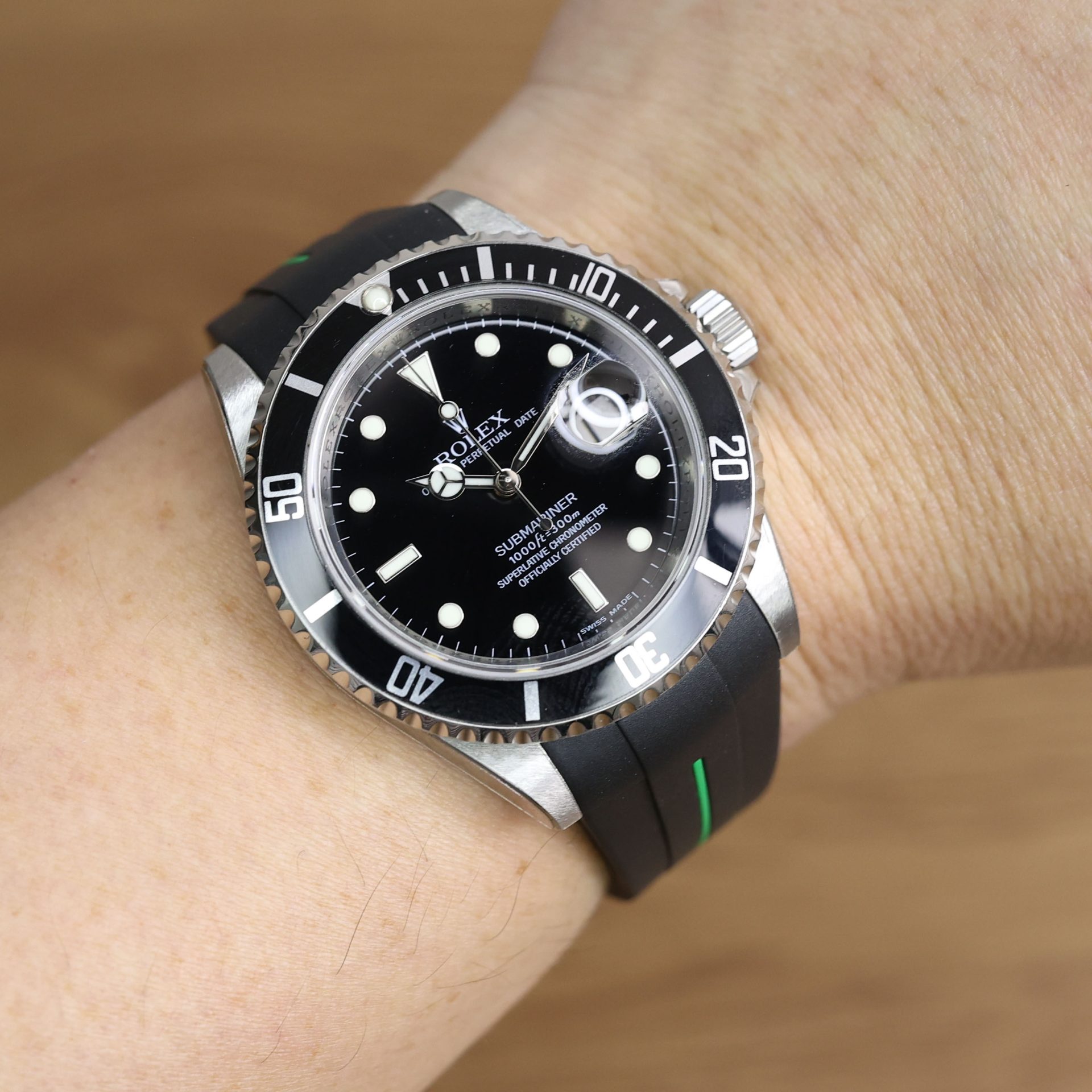 Rubber B VulChromatic® Jet Black/Forest Green Curved End Rubber for Submariner 40mm (Non Ceramic) and Ceramic 40mm with Oyster Clasp - Image 7
