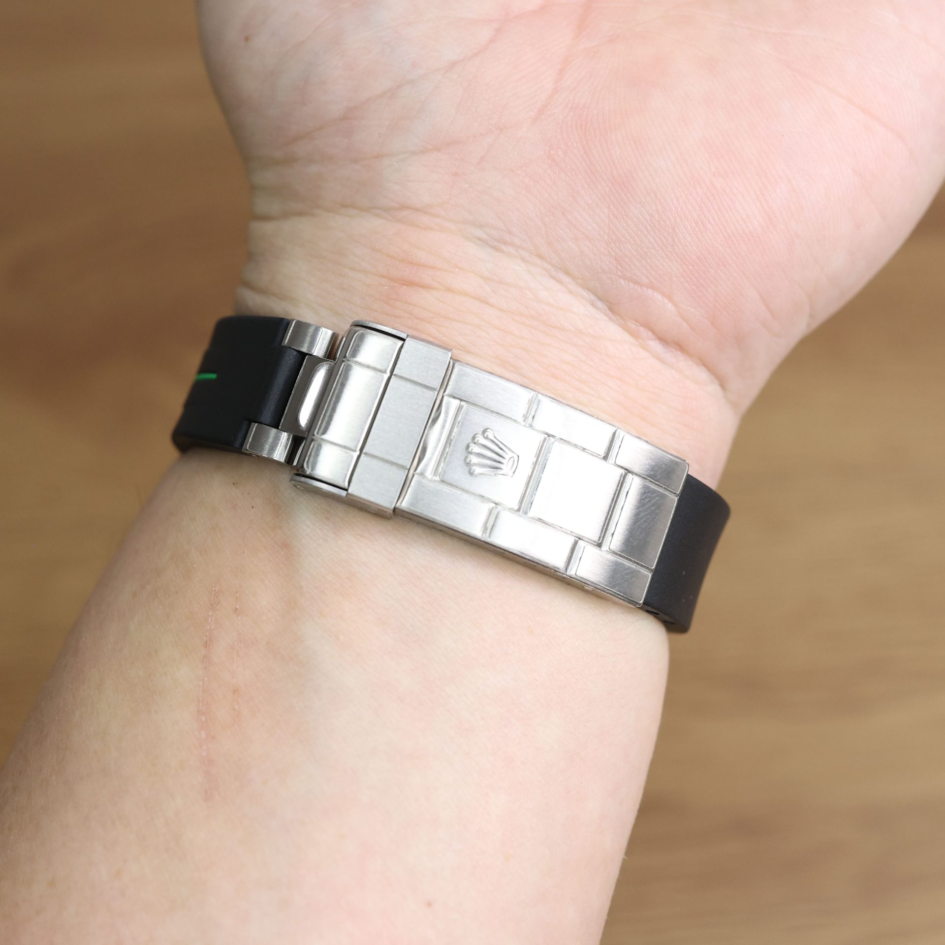 Rubber B VulChromatic® Jet Black/Forest Green Curved End Rubber for Submariner 40mm (Non Ceramic) and Ceramic 40mm with Oyster Clasp - Image 9