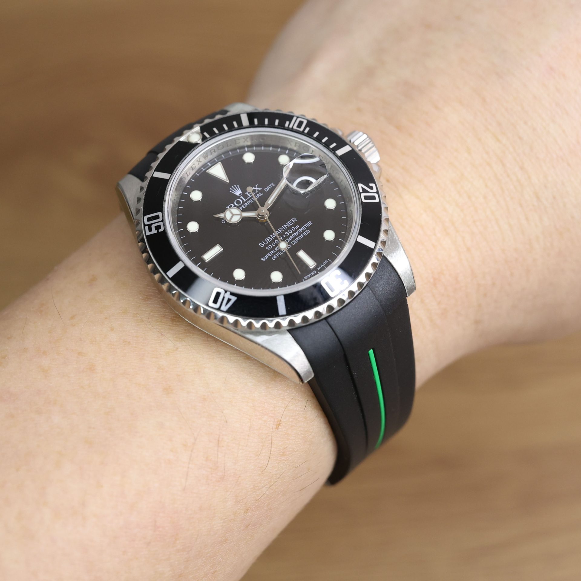 Rubber B VulChromatic® Jet Black/Forest Green Curved End Rubber for Submariner 40mm (Non Ceramic) and Ceramic 40mm with Oyster Clasp - Image 10