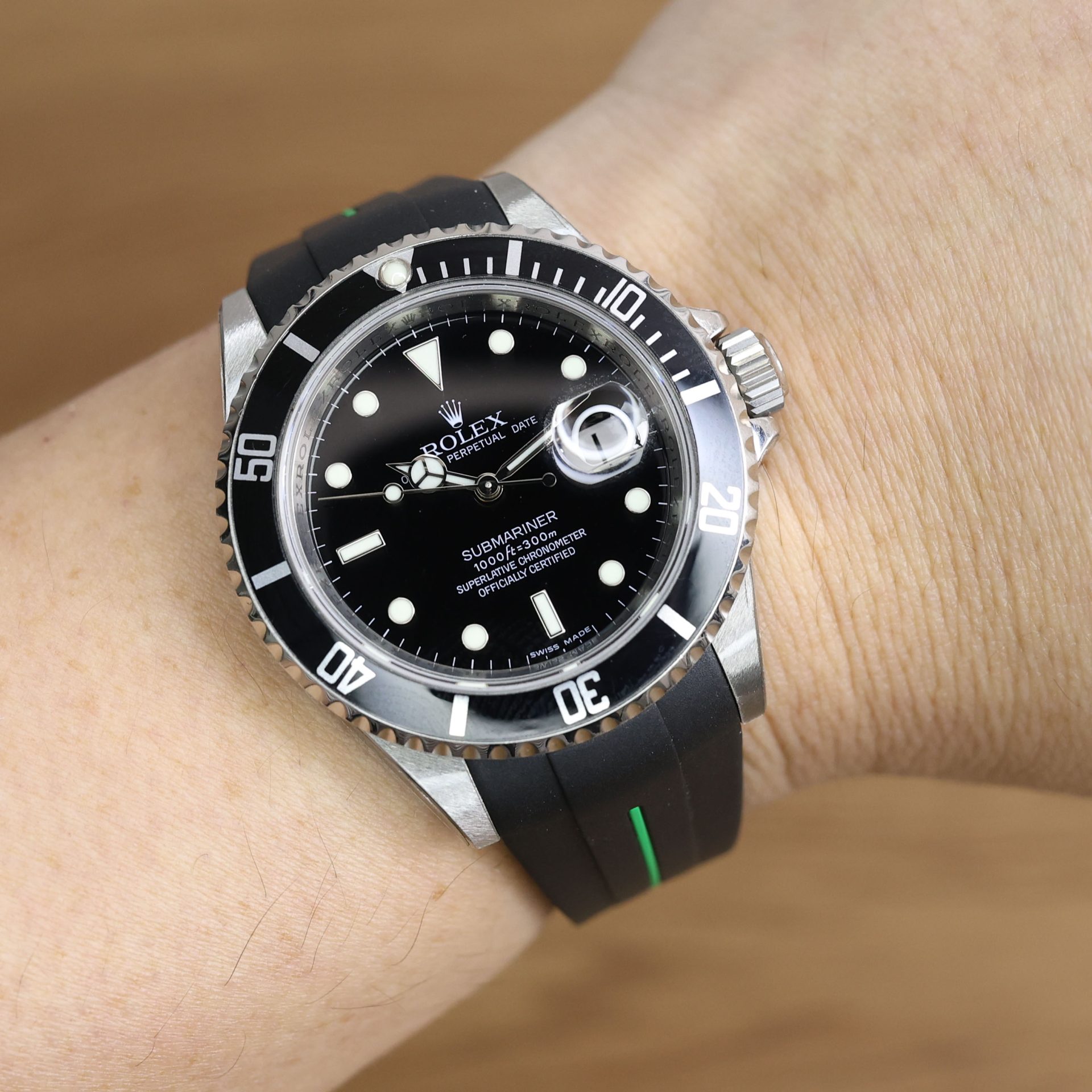 Rubber B VulChromatic® Jet Black/Forest Green Curved End Rubber for Submariner 40mm (Non Ceramic) and Ceramic 40mm with Oyster Clasp - Image 11