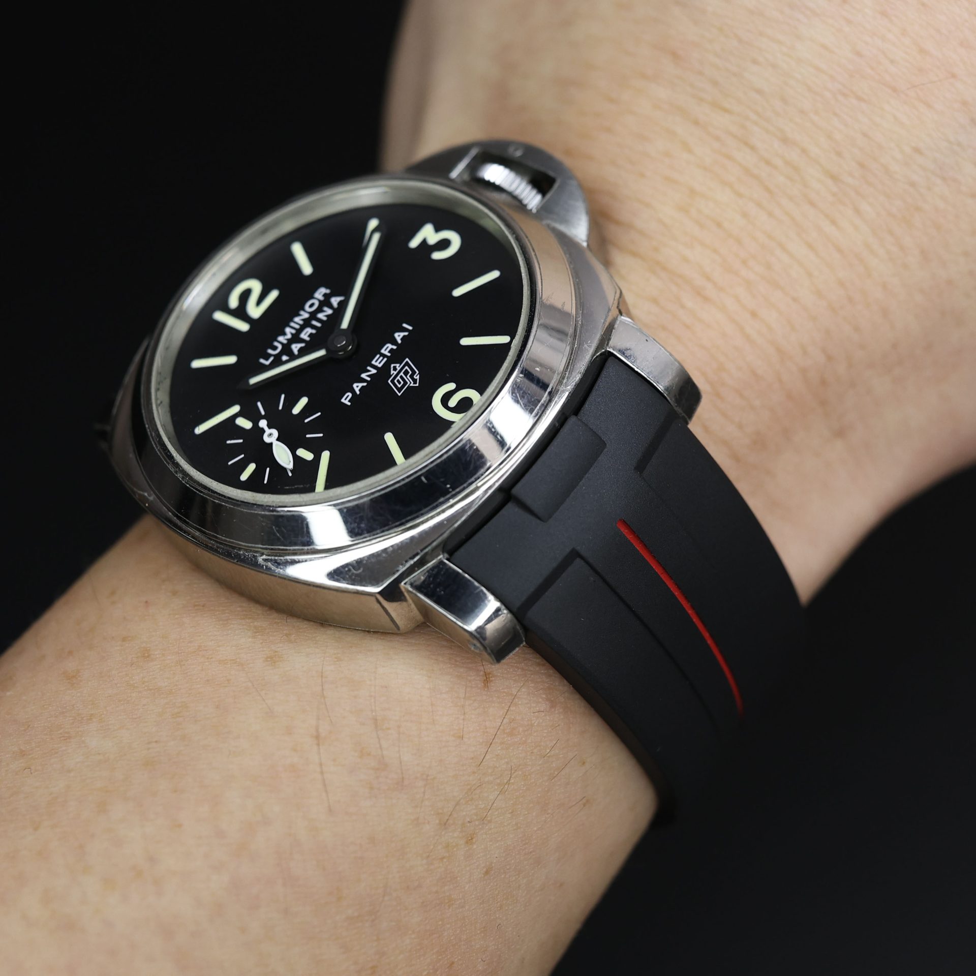 Rubber B VulChromatic® Jet Black / Red Devil Rubber Strap for Panerai Luminor 44mm - Image 5