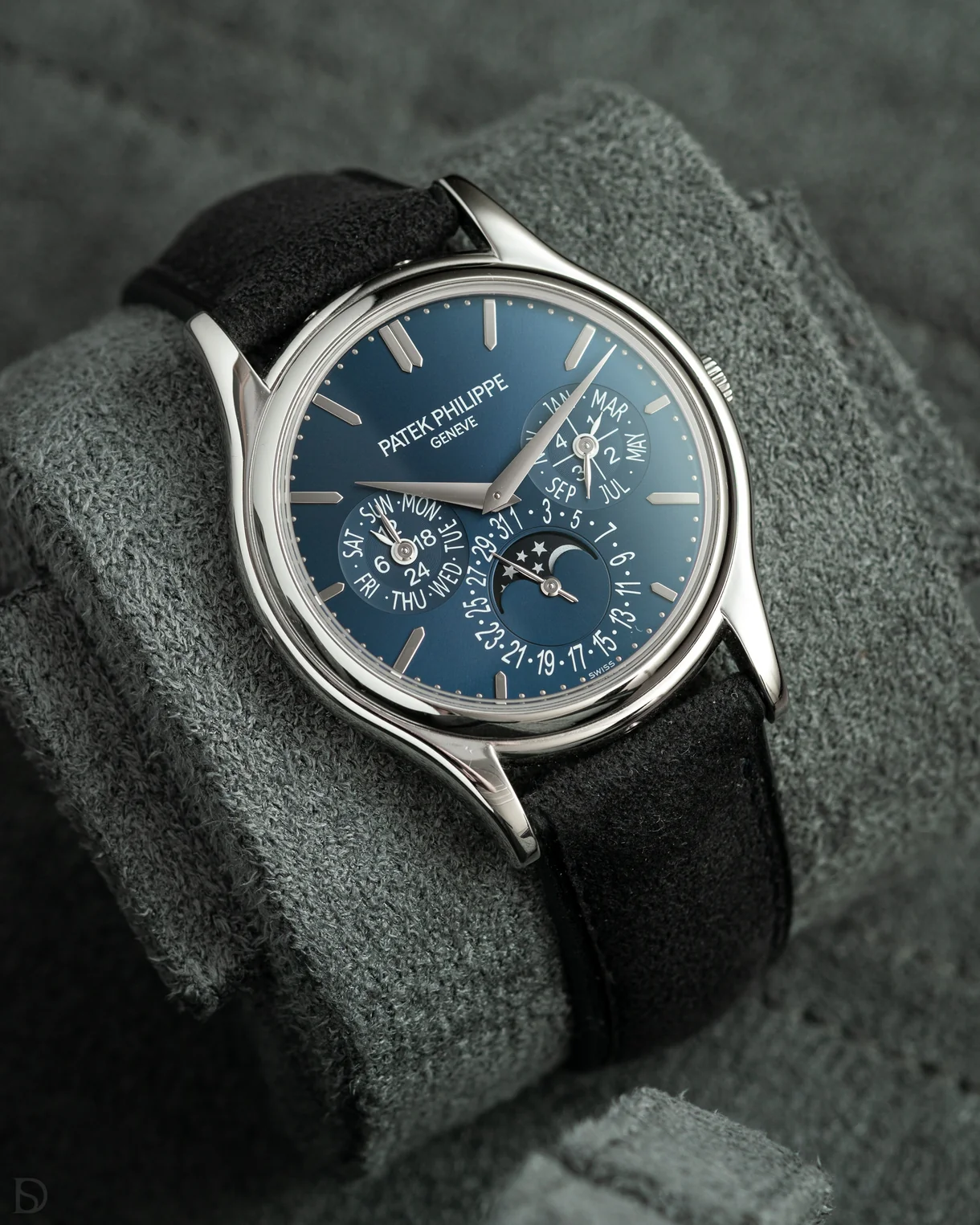Delugs Dark Grey Alcantara Signature Strap - Image 4